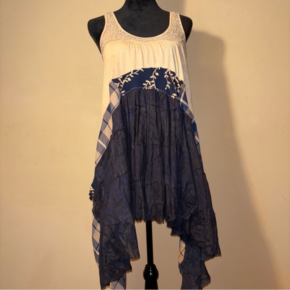 Revival Cream, Tan and Navy Sleeveless Top - Picture 6 of 11